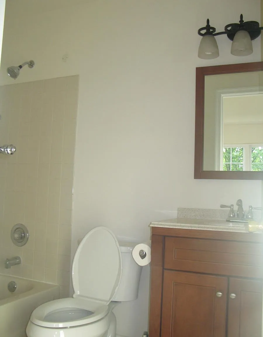 3 bed, 1.5 bath, 1216 sqft, $2,300 — Photo 2