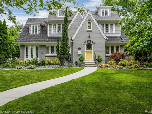 1174 Kensington Ave, Grosse Pointe Park, MI 48230