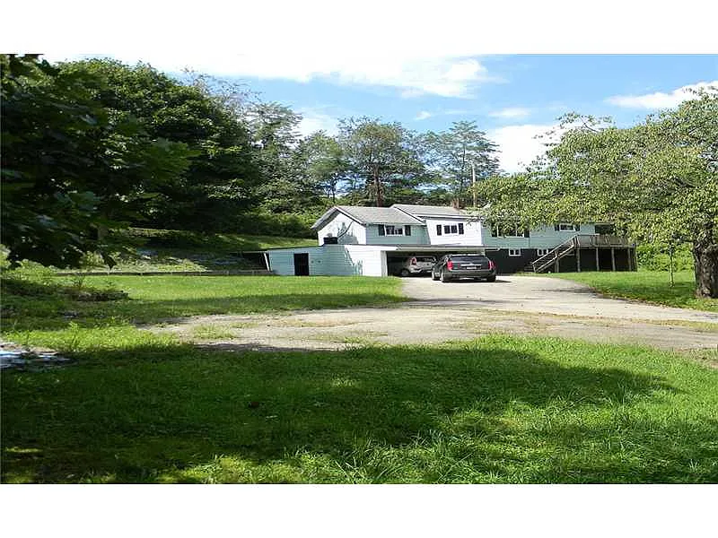 53 Riverview St photo 1