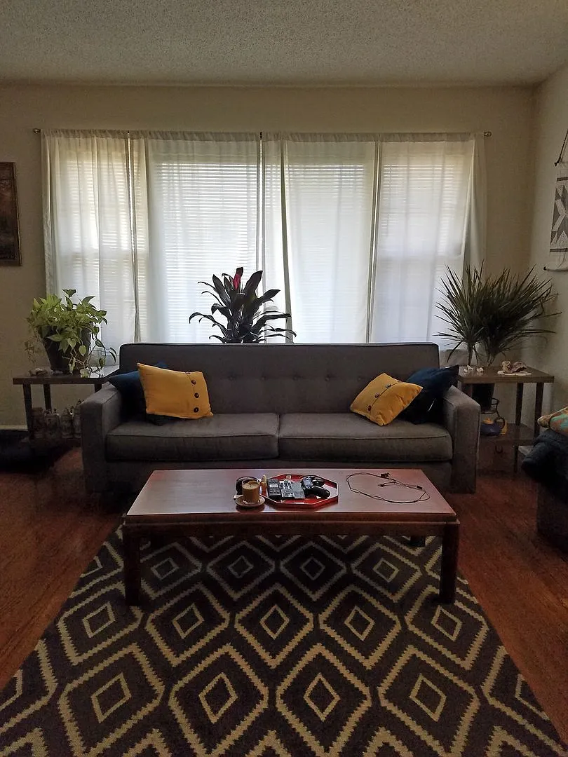 Three-Bedroom Corner Lot Home - Walking Distance to Park Circle — Photo 2