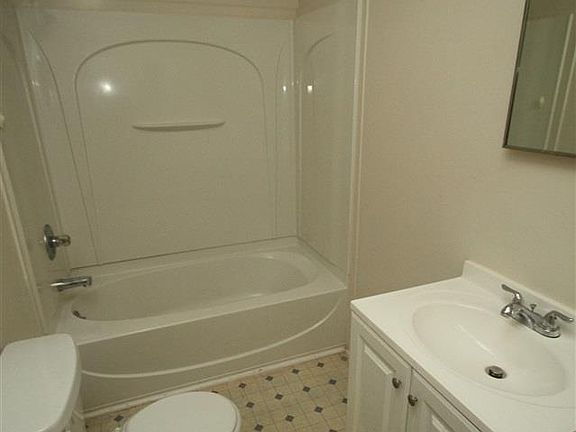 3rd image of 38 Montis Dr