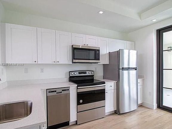 5th image of 4100 SW 64th Ave Unit 206