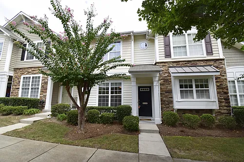 1077 Woodglen Ln Photo 1