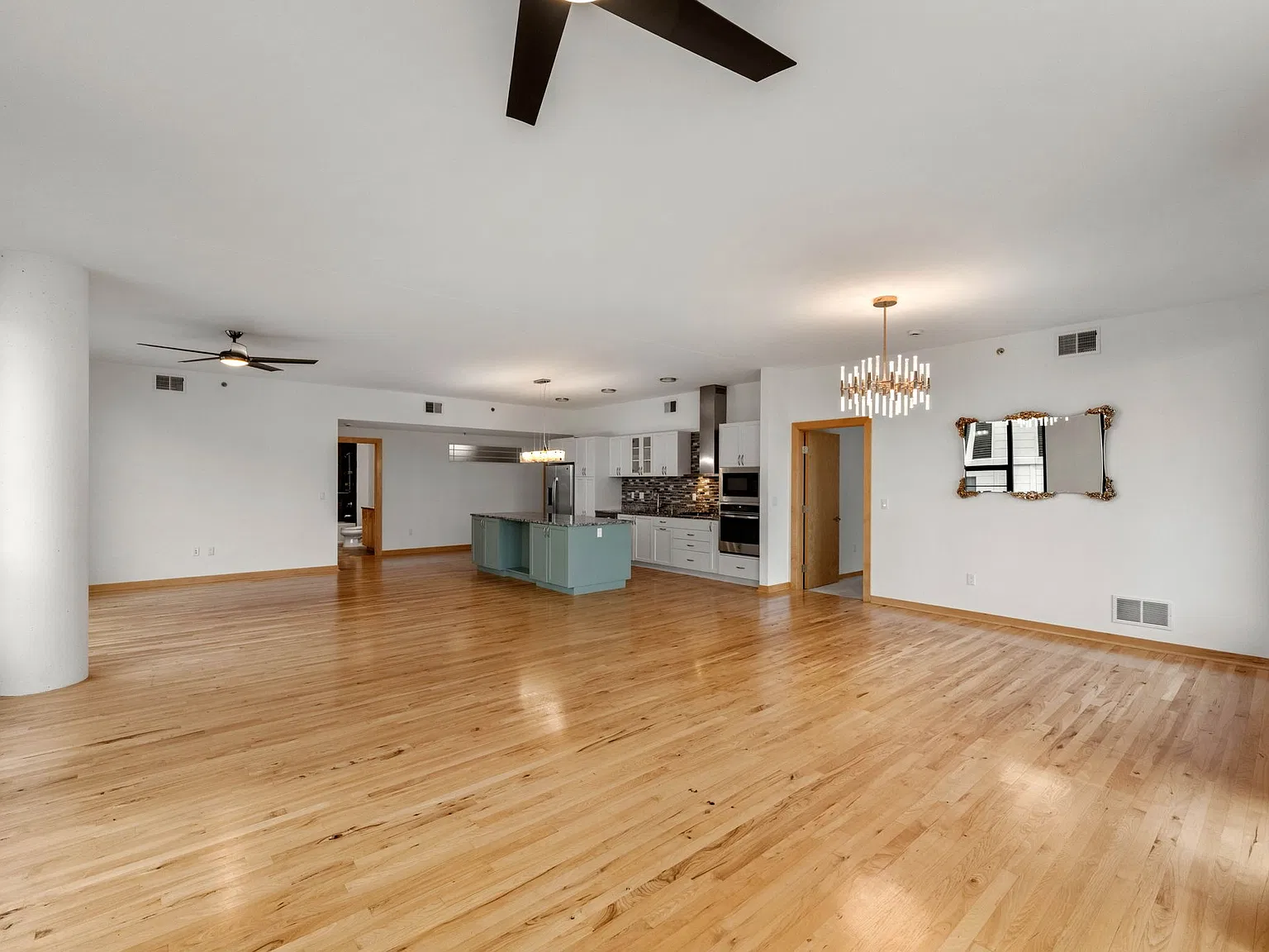 3 bed, 2067 sqft, $4,995 — Photo 3