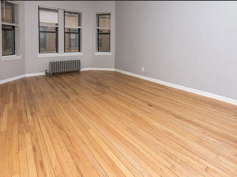 228 N Pine Ave #1E — Photo 4