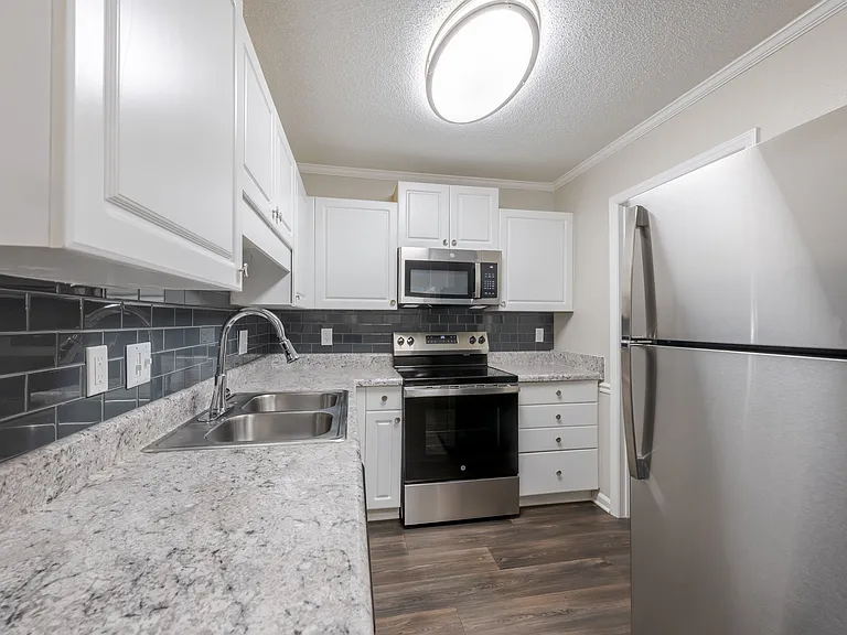Abbington Place Apartments — Photo 6