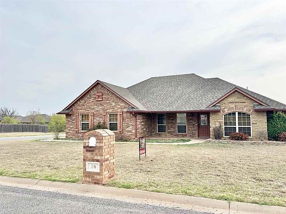 2nd image of 16 NE Summerwood Dr