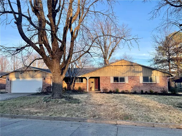 110 Rogers Circle Dr, Springdale, AR 72764