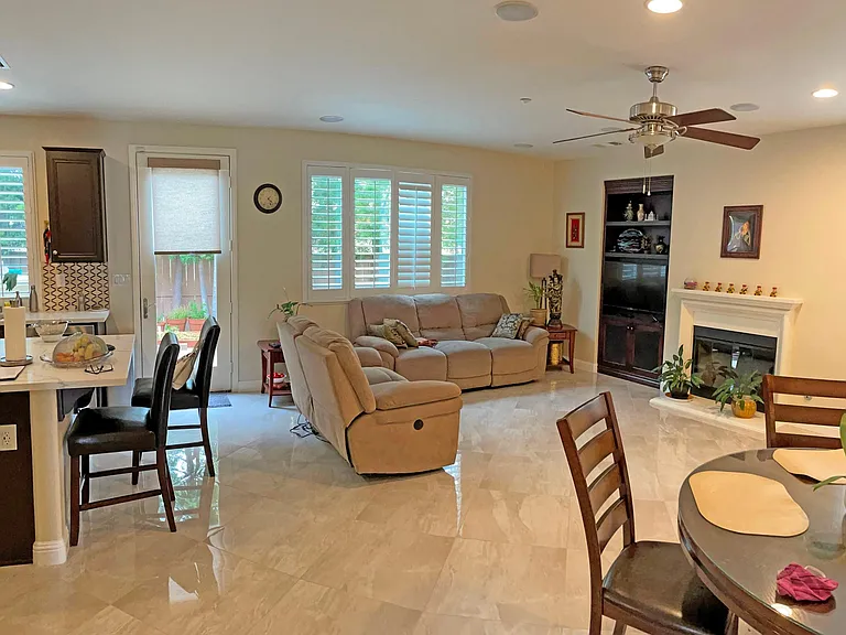 10570 Hollingsworth Way — Photo 3