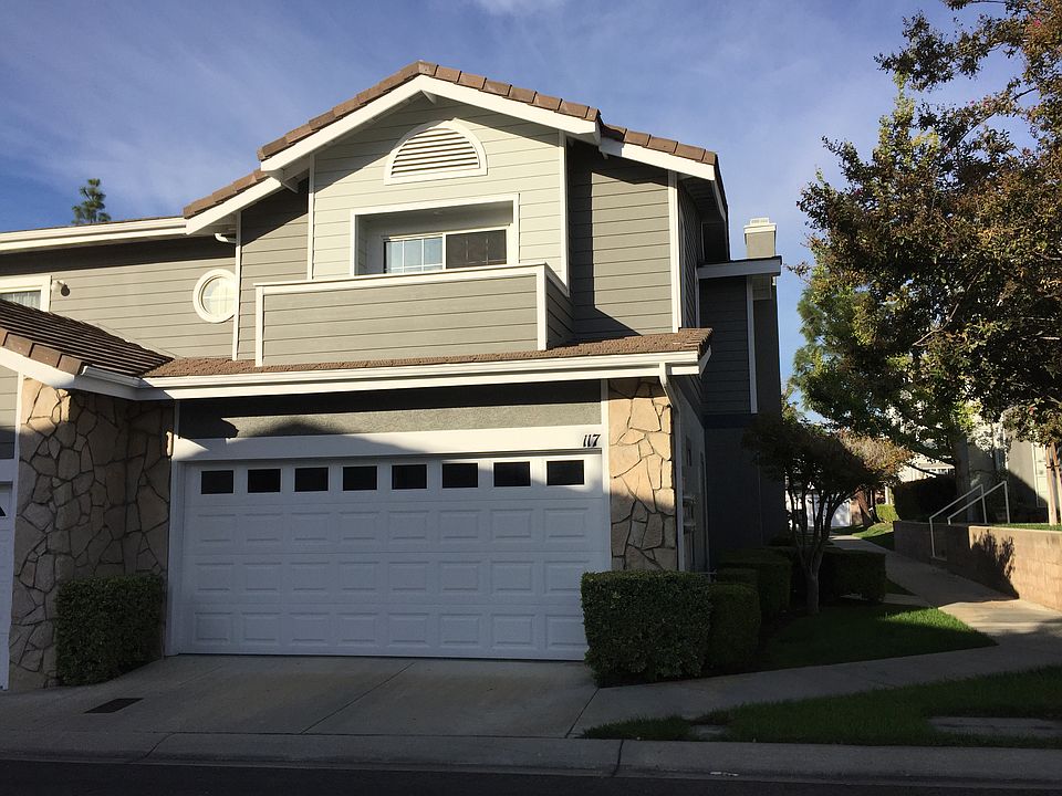 1st image of 117 Autumn Oaks Ln