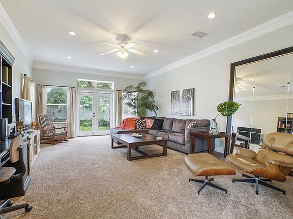 5th image of 826 9th Ave S