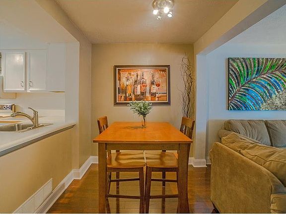 5th image of 308 Huntingdon Ave