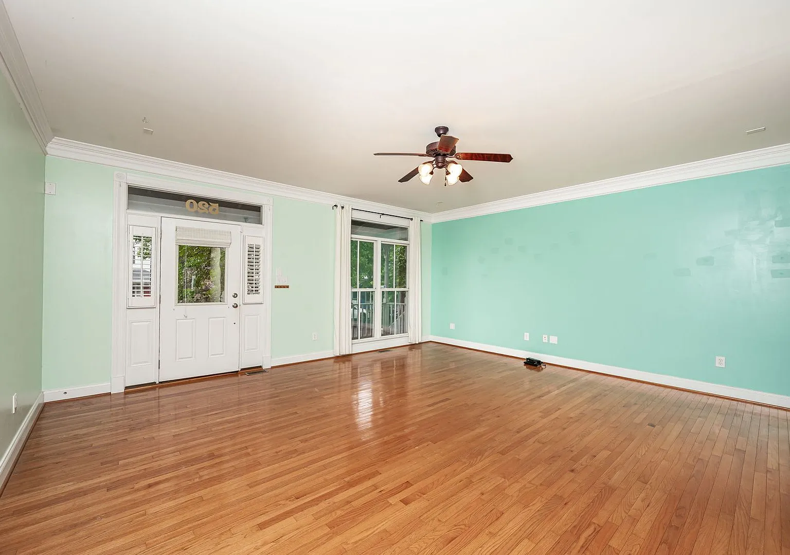Modern 3BR/2.5BA Oregon Hill Townhome with 2-Car Garage Walk to VCU & James River $2,550/mo! — Photo 2