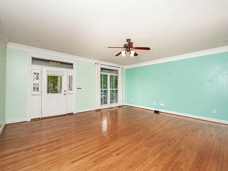 520 S Laurel St — Photo 2