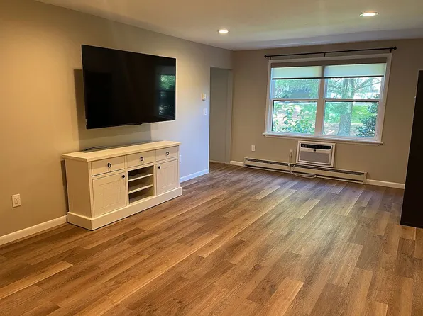 777 Sierra Vista Ln, Valley Cottage, NY 10989