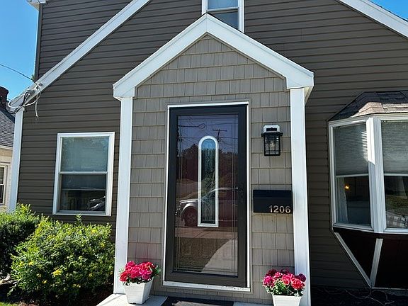 2nd image of 1206 W 32nd St