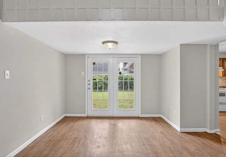 609 Trout St — Photo 17