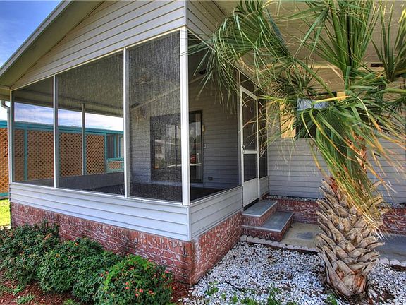 5th image of 1073 Manila Dr