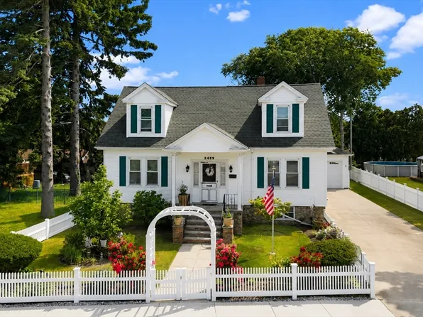 2422 Acushnet Ave, New Bedford, MA 02745