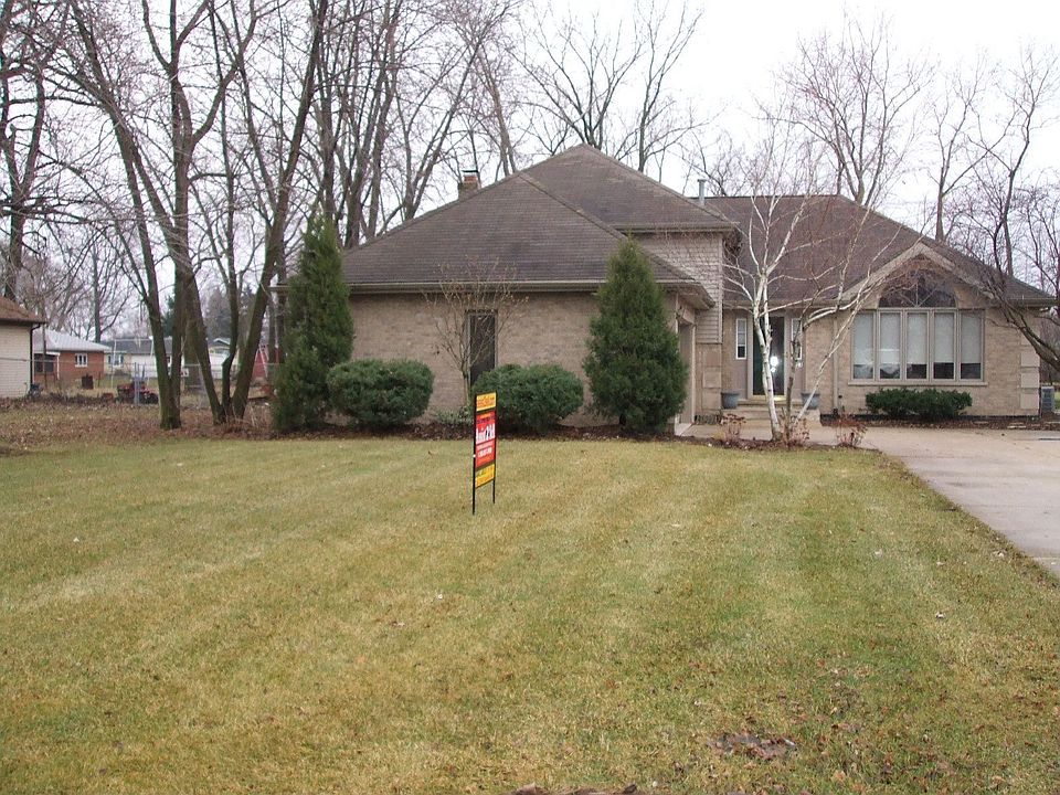 1st image of 7823 W 92nd St