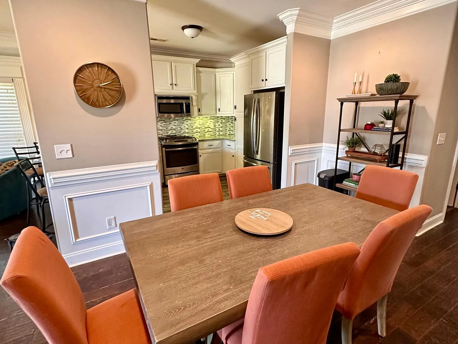 3 bed, 2105 sqft, $2,500 — Photo 2