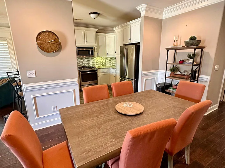 6436 Midtowne Ln NW — Photo 2