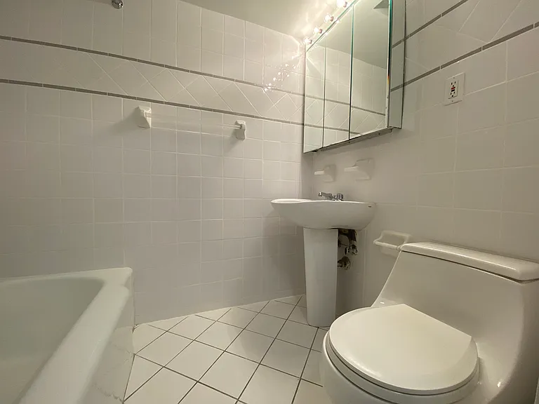 340 E 51st St #1J — Photo 6