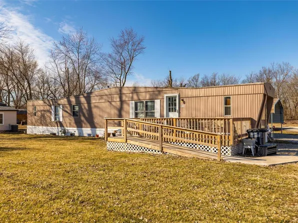 911 N Adams St, Litchfield, IL 62056