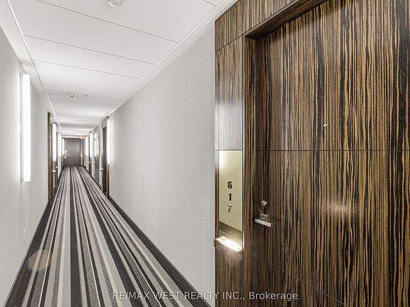 5th image of 3018 Yonge St #617