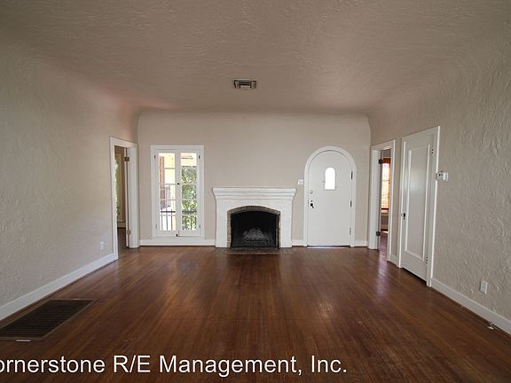 3rd image of 750 S Mentor Ave