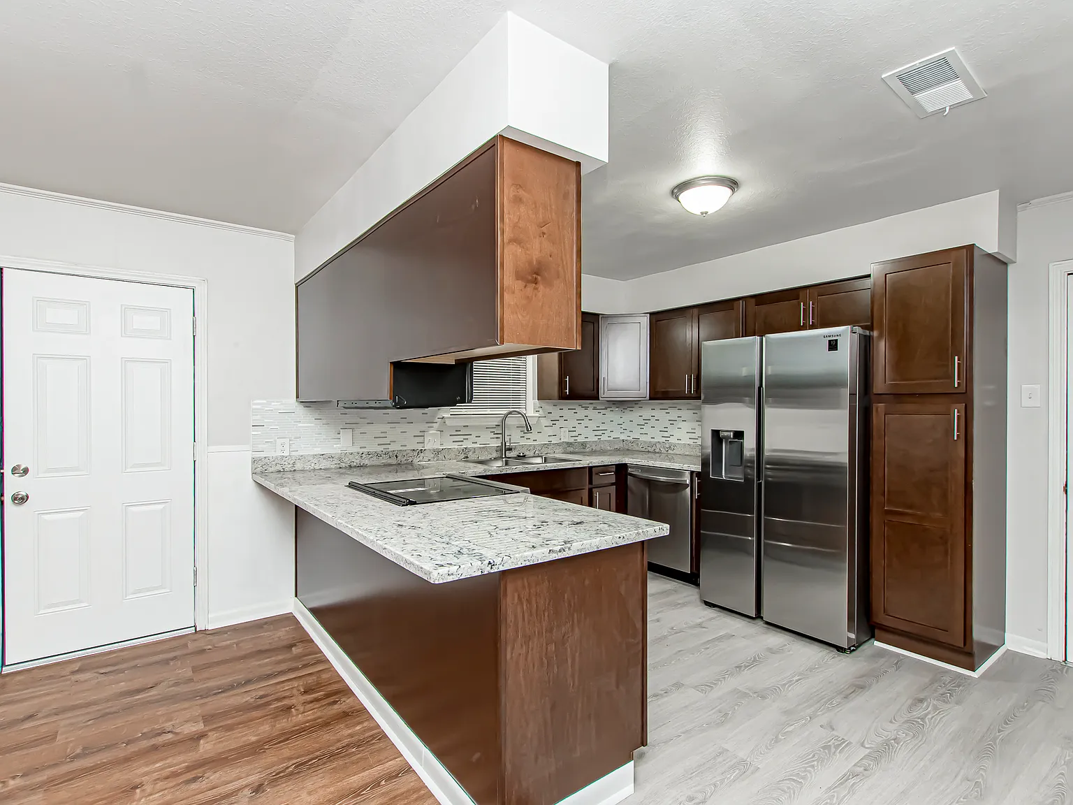 3 bed, 1.5 bath, 1350 sqft, $1,450 — Photo 4