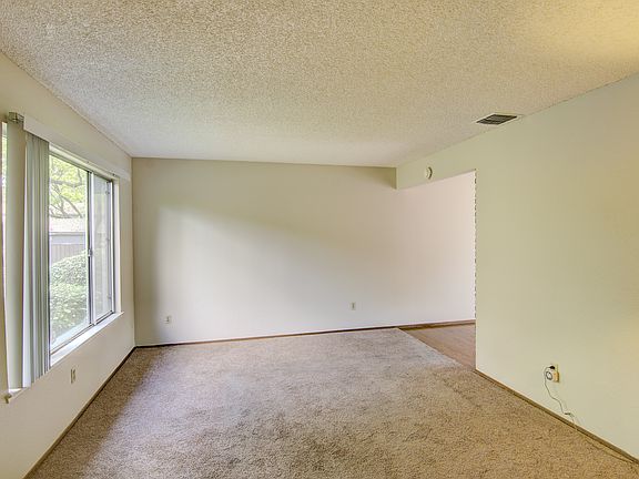 3rd image of 8911 Salmon Falls Dr APT B