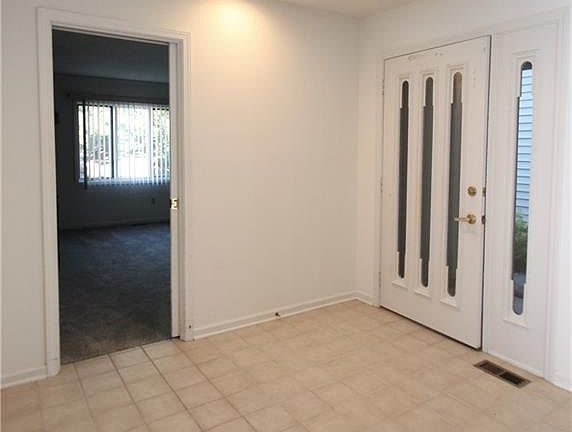 3rd image of 28 Woodbury Way