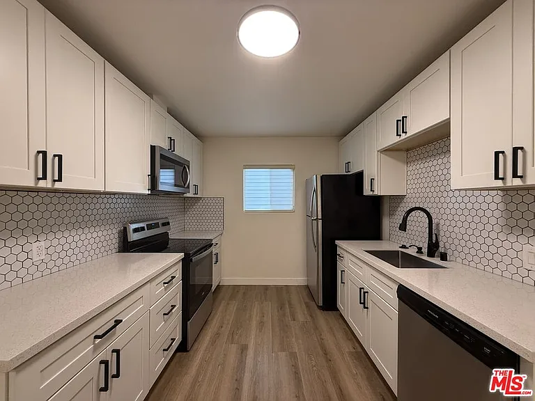 314 S Clark Dr #2 — Photo 17