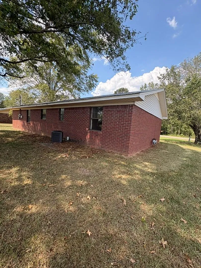 Renovated 3 Bedroom 1.5 Bath Home for Rent! — Photo 4