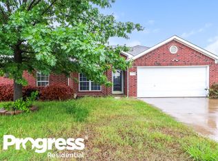 1417 Embercrest Dr, Midlothian, TX 76065