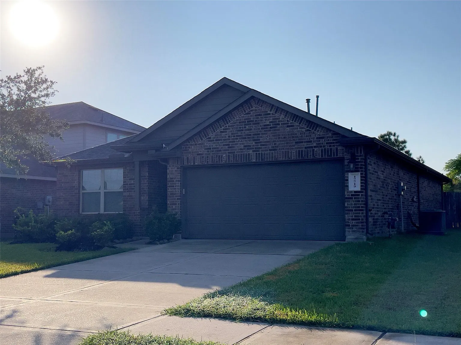 3 bed, 2.0 bath, 1469 sqft, $2,000 — Photo 2