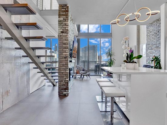 690 SW 1st Ct #PENTHOUSE II10, Miami, FL 33130