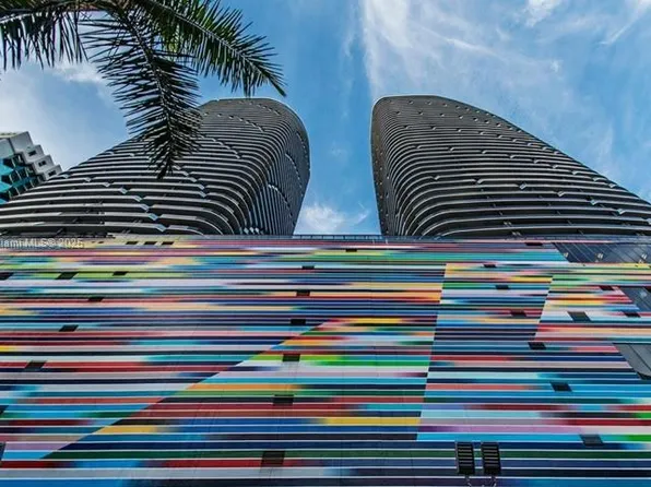 45 SW 9th St APT 1005, Miami, FL 33130