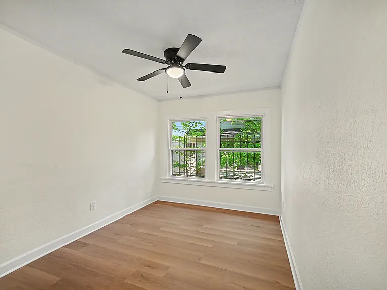 5638 Woodland Ave — Photo 10