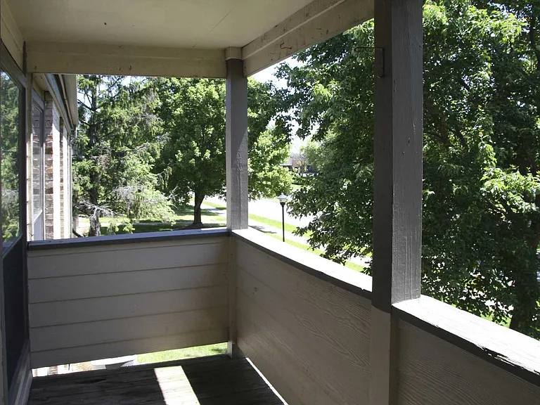 Chimneys Of Oak Creek Apartments — Photo 31