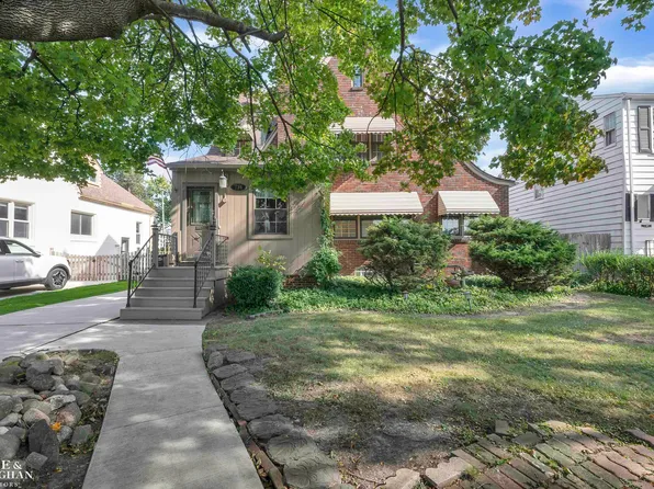 734 Neff Rd, Grosse Pointe, MI 48230