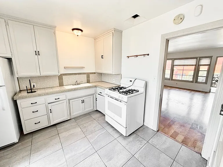 6100 Glen Alder St — Photo 46