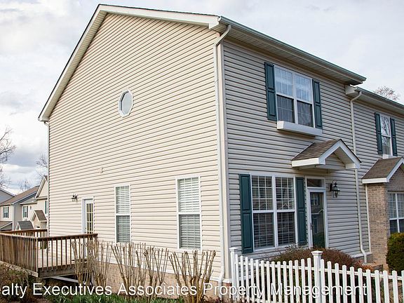 2nd image of 10719 Prince Albert Way