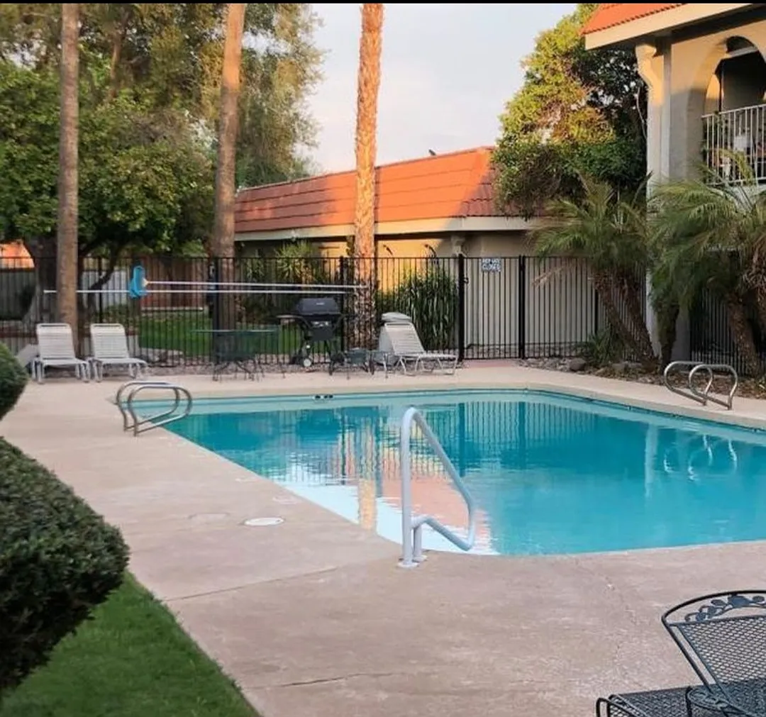2 bed, 925 sqft, $1,950 — Photo 2