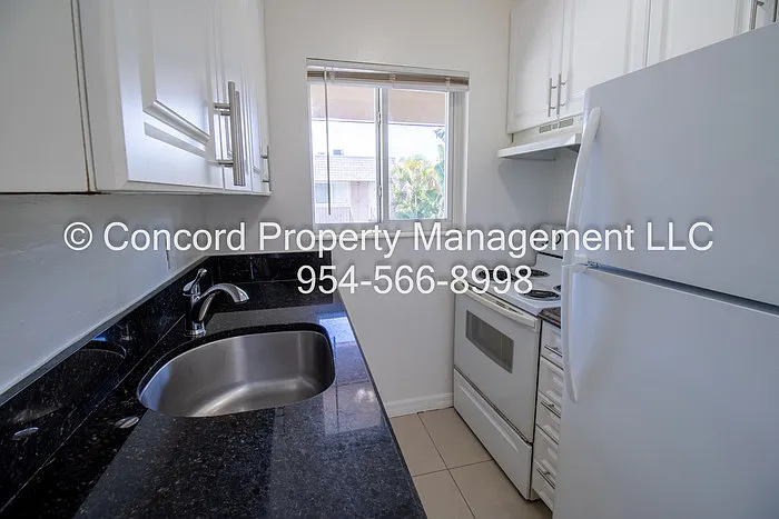 1727 Liberty St #12 — Photo 3