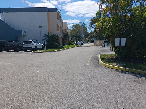 4th image of 9371 Fontainebleau Blvd APT I103
