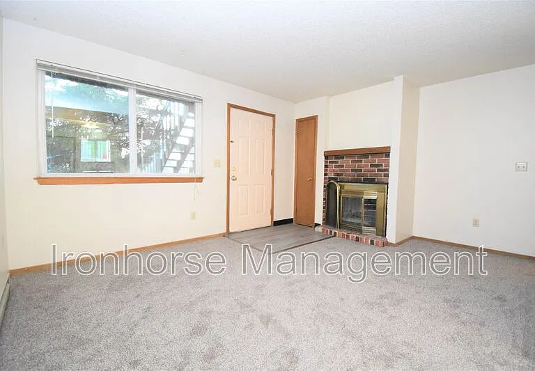 8 Hoffman Dr #1 — Photo 5