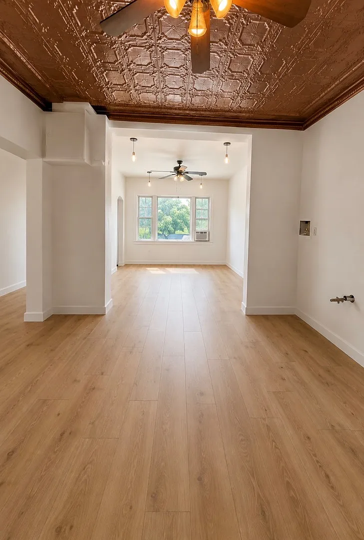 2 bed, 900 sqft, $1,975 — Photo 2