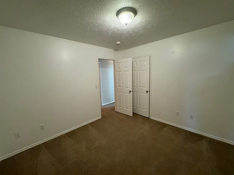 915 NW Maggie Ct #B — Photo 16